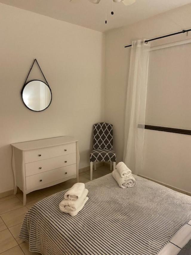 1 Bedroom Garden Flat, Sleeps 4 Paphos Esterno foto