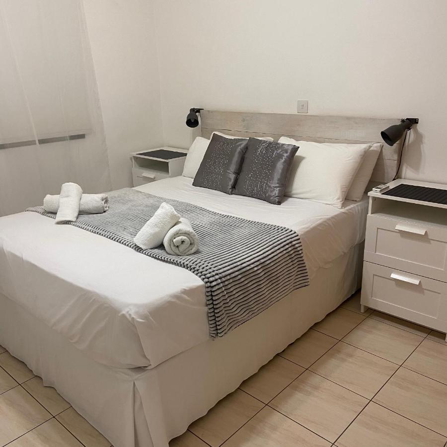 1 Bedroom Garden Flat, Sleeps 4 Paphos Esterno foto