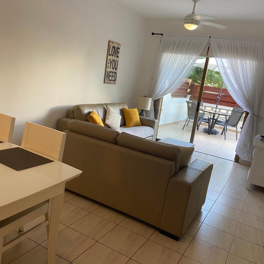 1 Bedroom Garden Flat, Sleeps 4 Paphos Esterno foto
