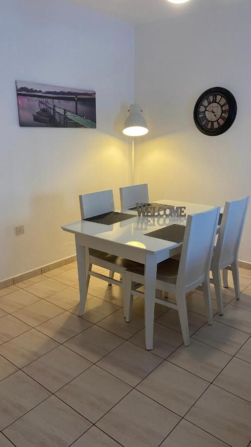 1 Bedroom Garden Flat, Sleeps 4 Paphos Esterno foto