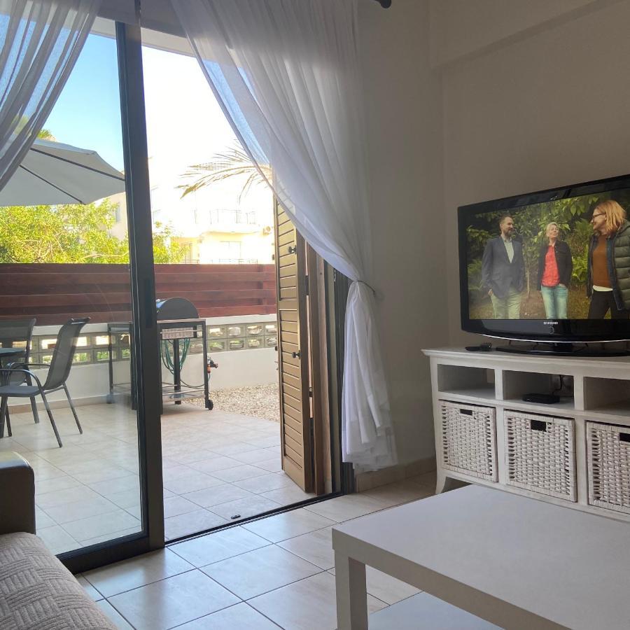1 Bedroom Garden Flat, Sleeps 4 Paphos Esterno foto